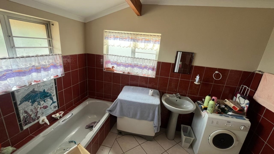 5 Bedroom Property for Sale in Wavecrest Eastern Cape